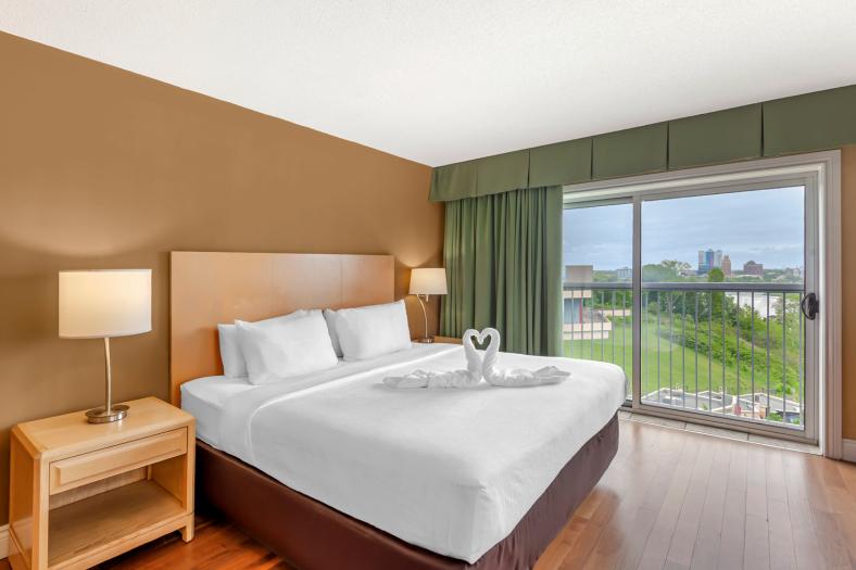 Quality Inn Hotel Niagara Falls King Room